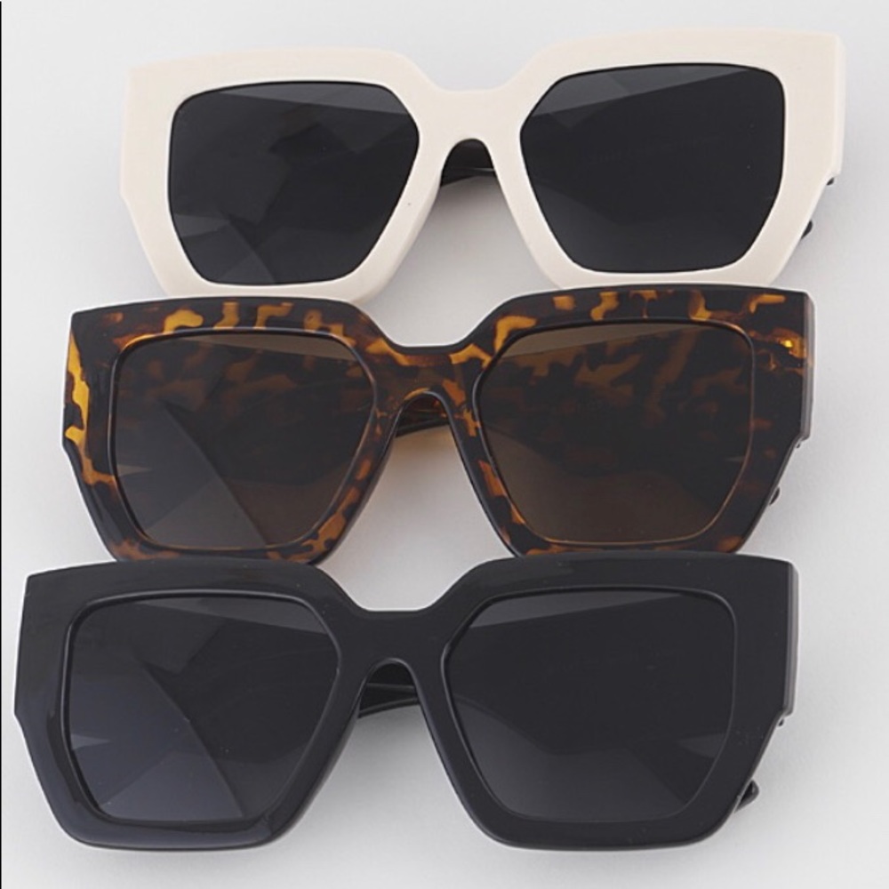 Wide Sunnies